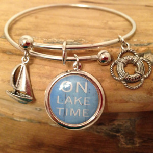 Bracelet Expandable Hoop with On Lake Time Theme